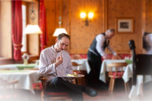 Vier Sterne Steinbach Hotel Kochin Zirbelstub Kulinariksseite Ruhpolding Bayern© Hartmut Pönitz