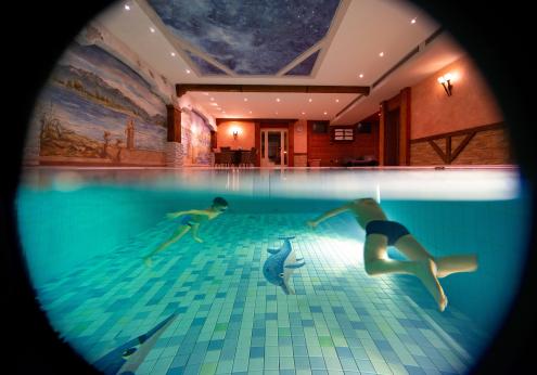 Vier Sterne Steinbach Hotel Delfin Poolseite Ruhpolding Bayern© Hartmut Pönitz